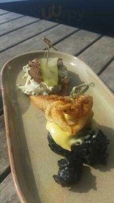 The Landing Bar & Kitchen