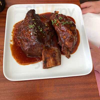 Belvedere Bar & Grill