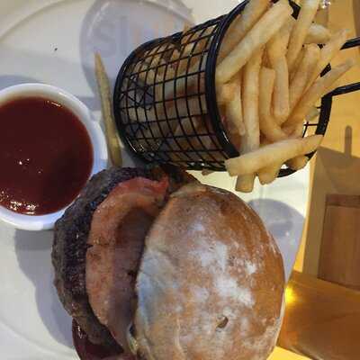 Belvedere Bar & Grill