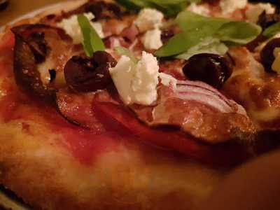 Good Life Modern Organic Pizza