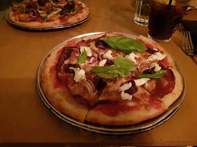 Good Life Modern Organic Pizza