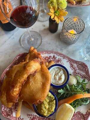 Mayfair Lane Pub & Dining Room