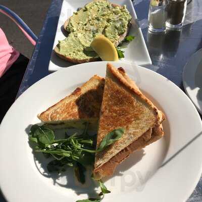 Lexie's On The Beach