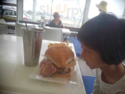 Lexie's On The Beach