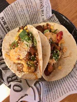 Gusti Restaurant & Bar