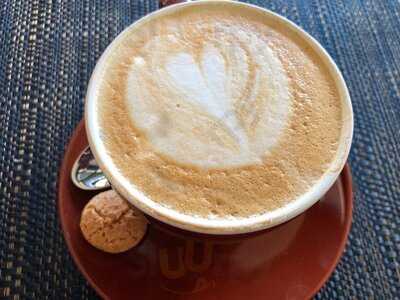 Gusti Restaurant & Bar