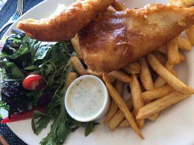 Gusti Restaurant & Bar