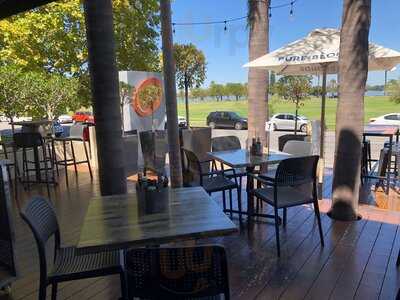 Gusti Restaurant & Bar