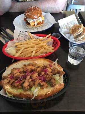 Royal's Chicken And Burgers