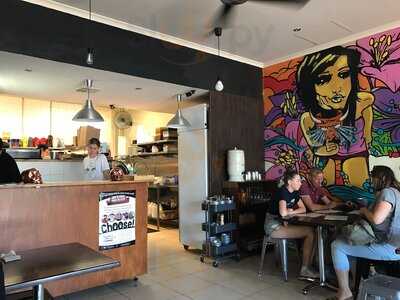 Royal's Chicken And Burgers