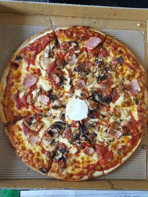 Topelz Italian Restaurant & Pizzeria