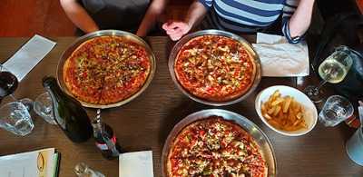 Topelz Italian Restaurant & Pizzeria