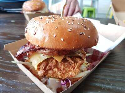 Major Tom's A Burger Junkie