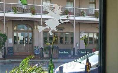 The Dizzy Witch Cafe