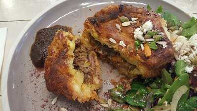 Handsome And The Duchess