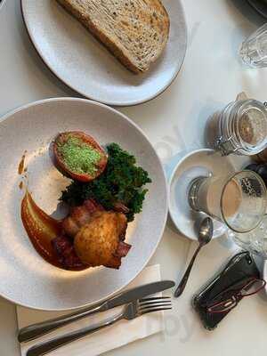 Reverie Cafe & Dessert