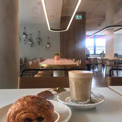 Reverie Cafe & Dessert