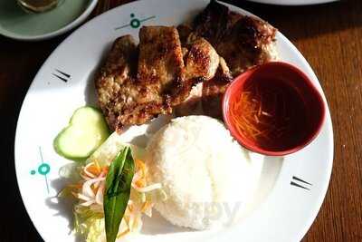 Tho-tho Bar & Restaurant