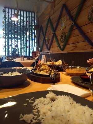 Tanatan Curry Place And Bar