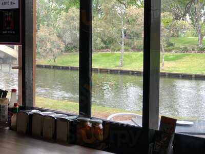 Lounders Boatshed Cafe