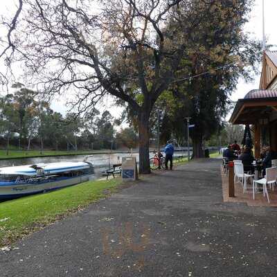Lounders Boatshed Cafe