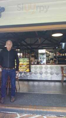 Lounders Boatshed Cafe