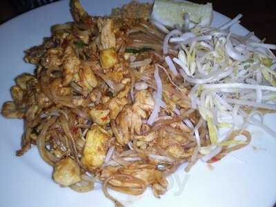 Tuk Tuk Restaurant & Bar