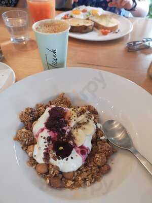 Tiisch Cafe Bistro