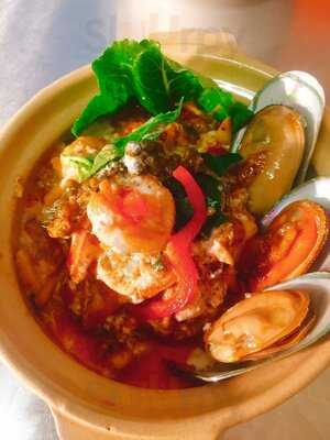 Sunshines At The Gladstone Hotel