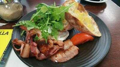 East Cafe & Vietnamese Bistro