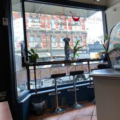 Loc's Cafe Pho & Rolls