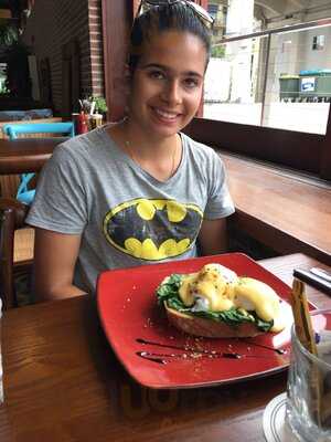 Main St Bar & Eatery