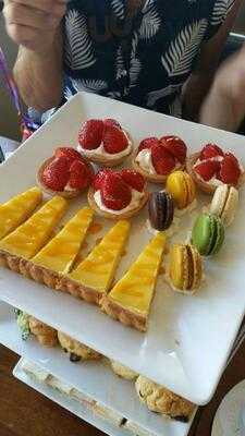 Pagoda Long Bar & Restaurant