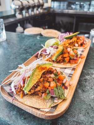 Casa N.o.m Bar Y Restaurante