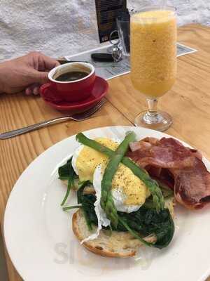 Cafe Outside The Square