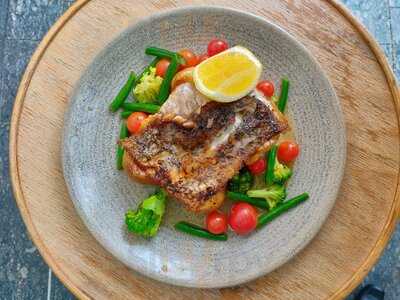 Communal Bar And Eat House