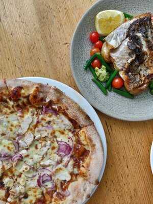 Communal Bar And Eat House