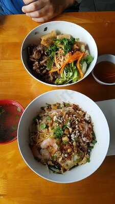 Nha Hang Tan Thanh Traditional Vietnamese Restaurants