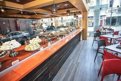 Almina's On Gawler Place