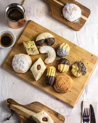 Almina's On Gawler Place