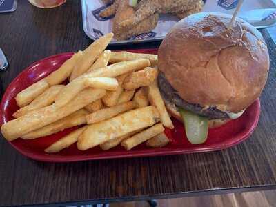 Patriot's Sports Bar