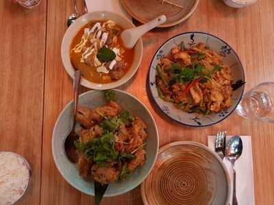 Five Feet Street Eats