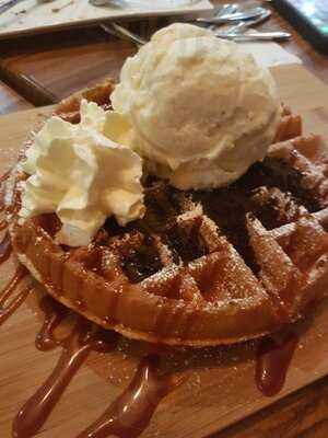 Sweet Treats Dessert Cafe