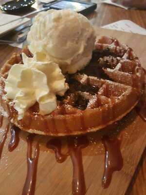 Sweet Treats Dessert Cafe