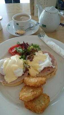 Hydrant Bar And Cafe