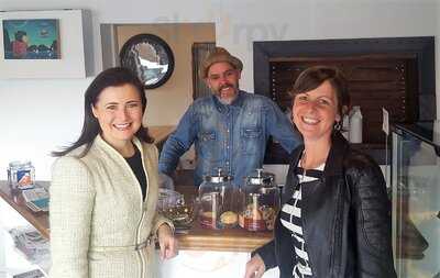 Erb 'n' Flo Breakfast And Coffee Bar