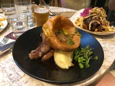 Pig 'n' Whistle West End