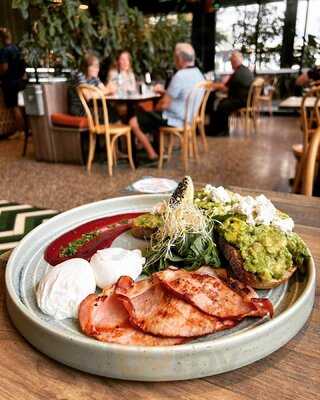 Vito's Cucina & Bar Ascot