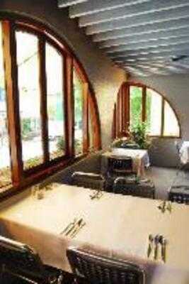 Alexander's Bar And Restaurant