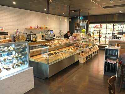 Metropolitan Fresh & Mozzafiato Cafe